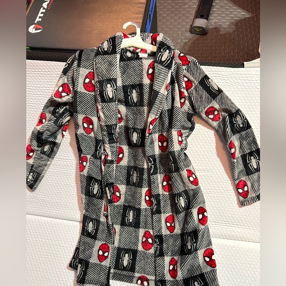 Kids Spider-Man Robe. - Picture 2 of 2